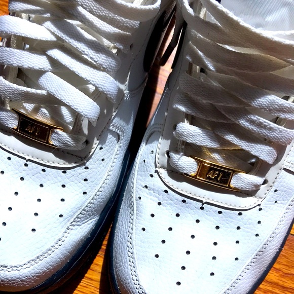 Like new “use flag low-air force 1  1’07s